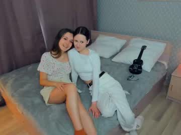 couple Japanese, European And American Sex Cam Girls with jodyclowes