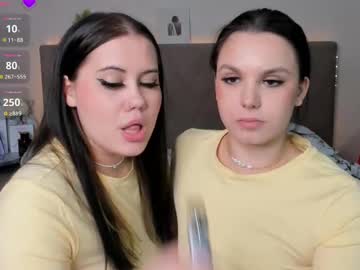 couple Japanese, European And American Sex Cam Girls with ginarowe